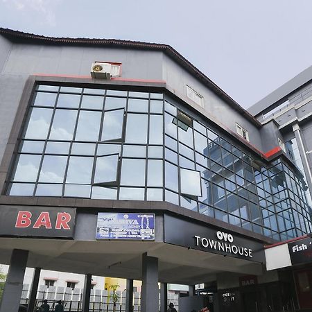 Hotel Collection O Vadapalani Chennai Exterior foto