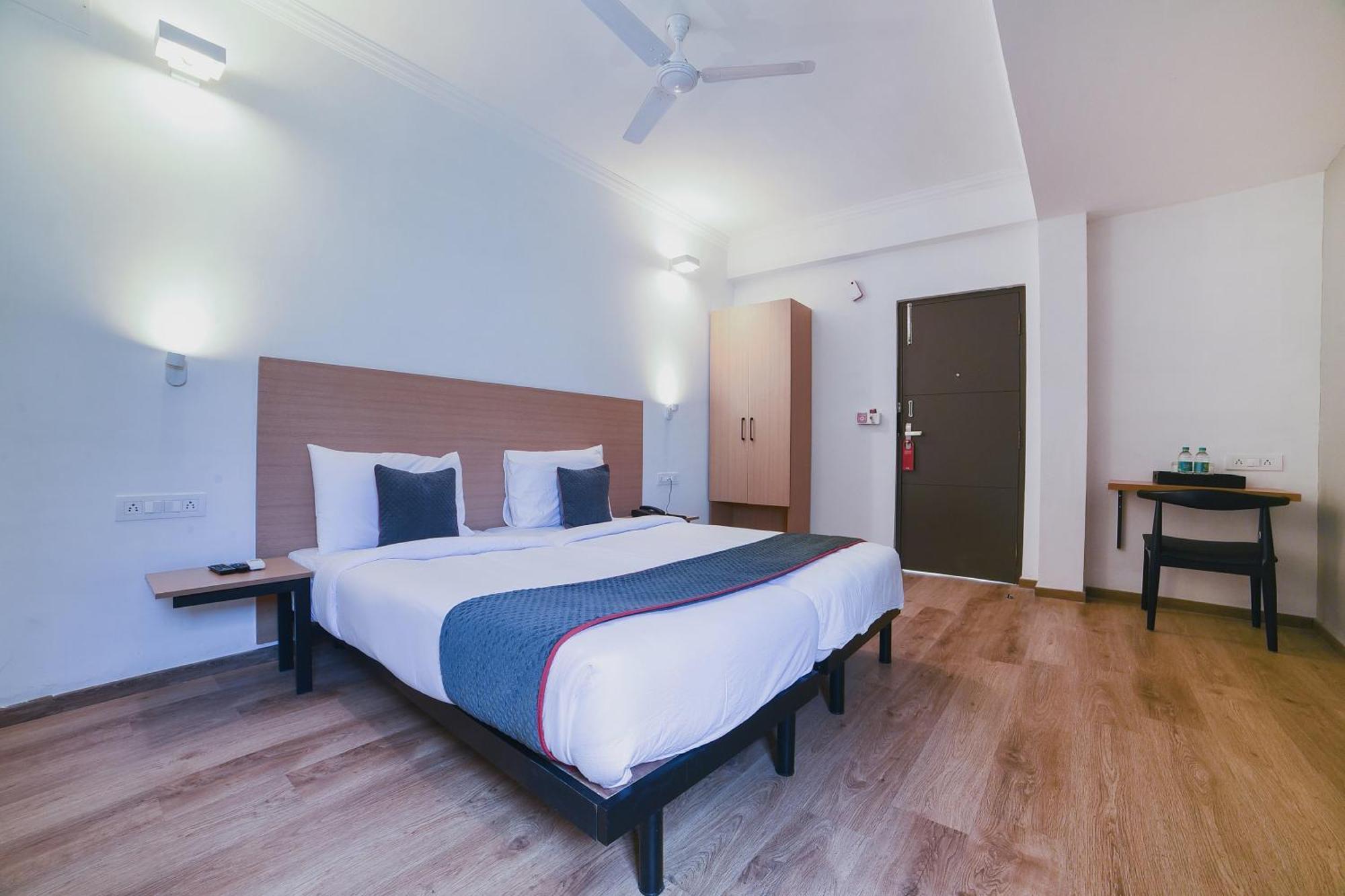 Hotel Collection O Vadapalani Chennai Exterior foto
